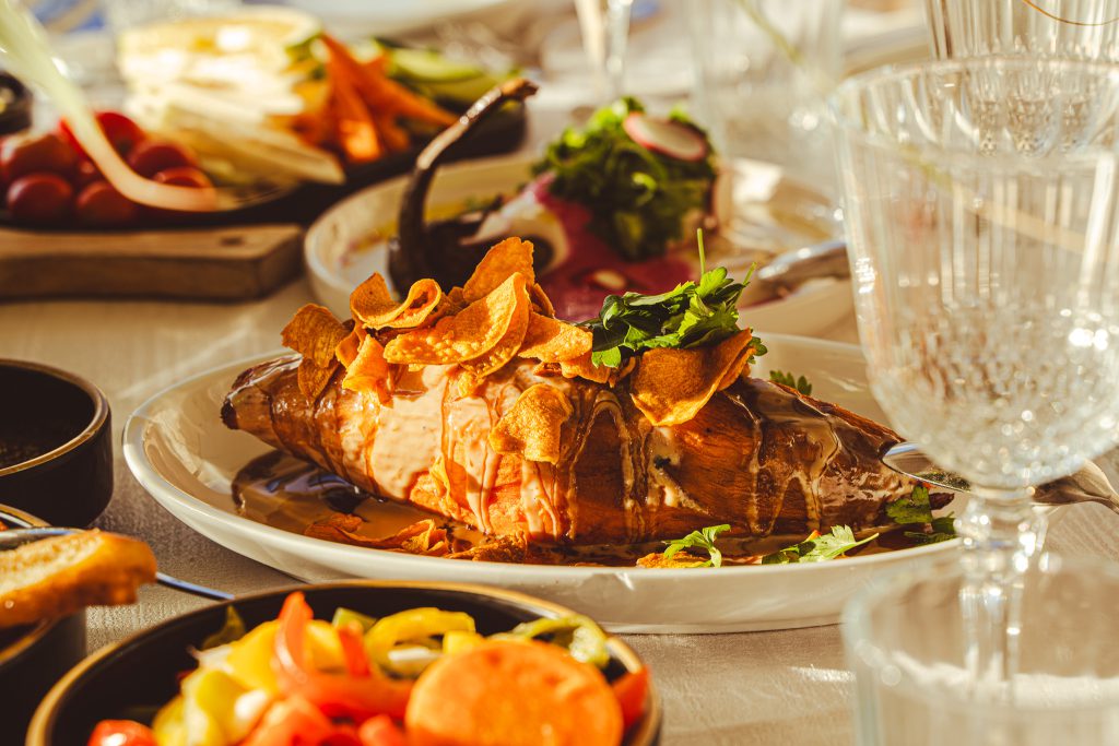 מחפשים קייטרינג כשר בתל אביב שמתאים בדיוק לכם? בחרו תפריטים איכותיים ושירות אישי עם קייטרינג בתל אביב של קייטרינג דיוויס.