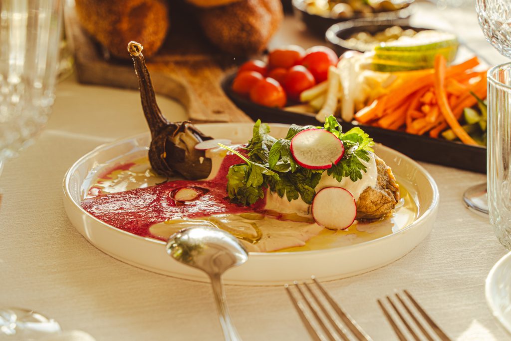 חוגגים באופן אינטימי? קייטרינג כשר לאירועים קטנים שמעניק איכות ושירות ברמה הגבוהה ביותר מחכה לכם אצל קייטרינג דיויס.