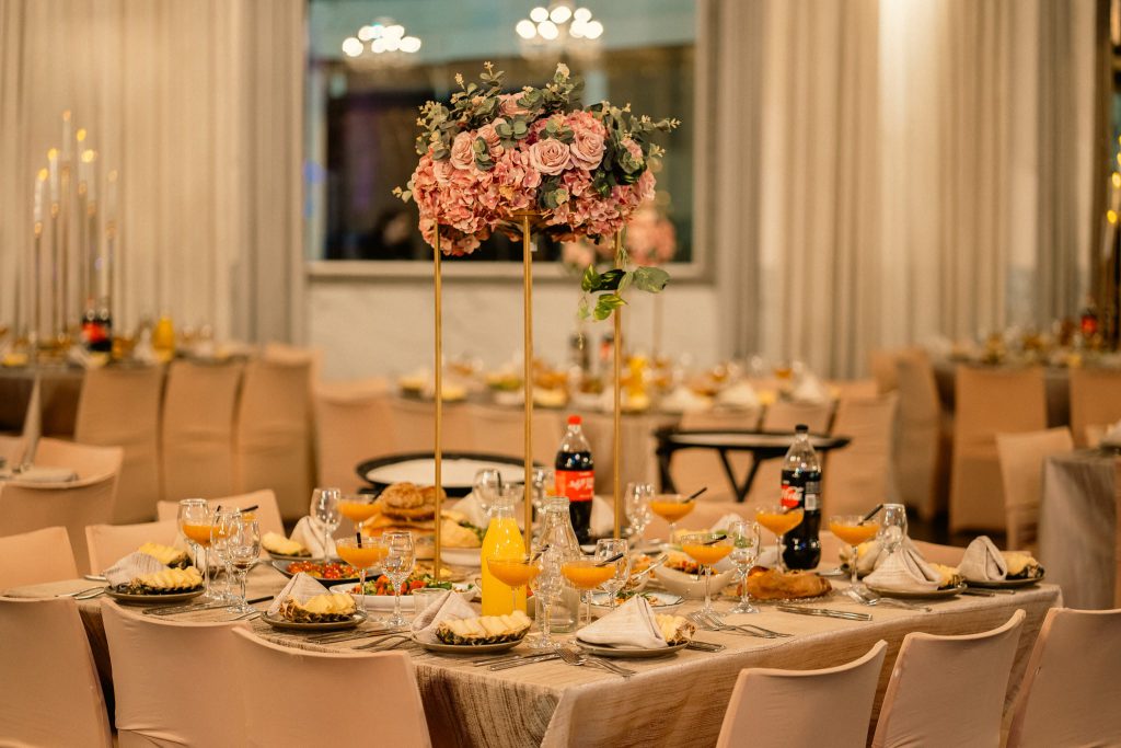 הפכו את שבת החתן למושלמת עם קייטרינג לשבת חתן במרכז. כל האפשרויות והמחירים במקום אחד – חוויית אירוח בלתי נשכחת עם קייטרינג דיוויס.